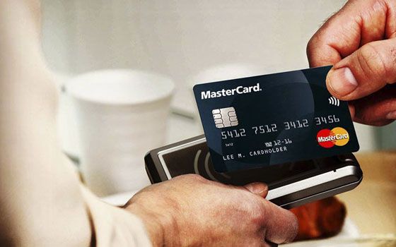 cómo alquilar un automóvil sin tarjeta de crédito