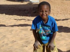 Saluda a un niño saharaui introductorio